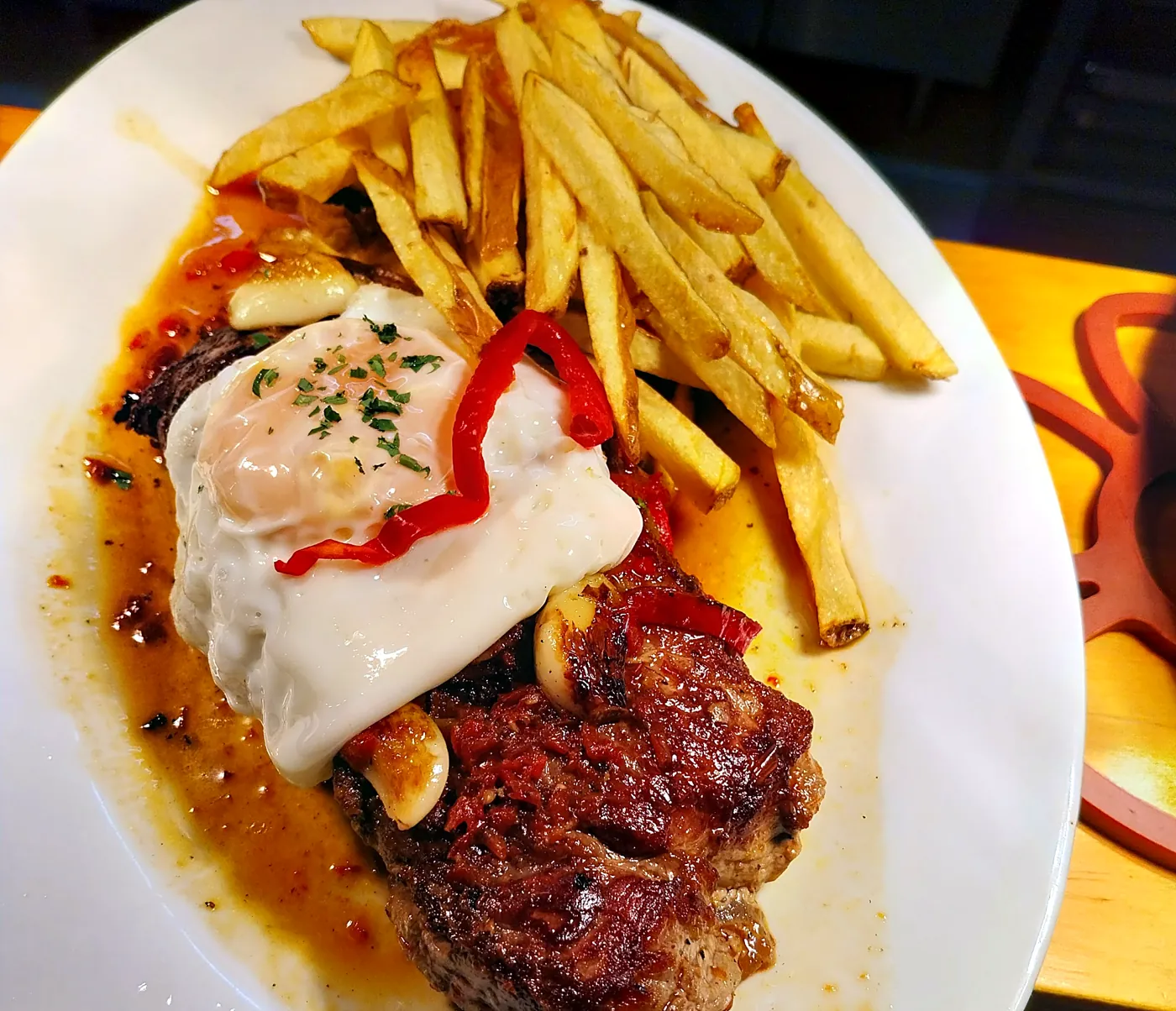 Bife da vazia com ovo e batata frita