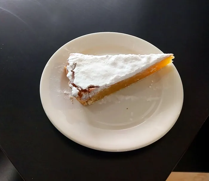 Fatia de tarte de queijada da Vila Franca