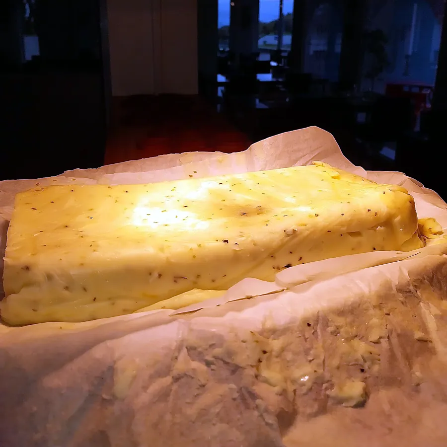 Queijo da casa, inteiro