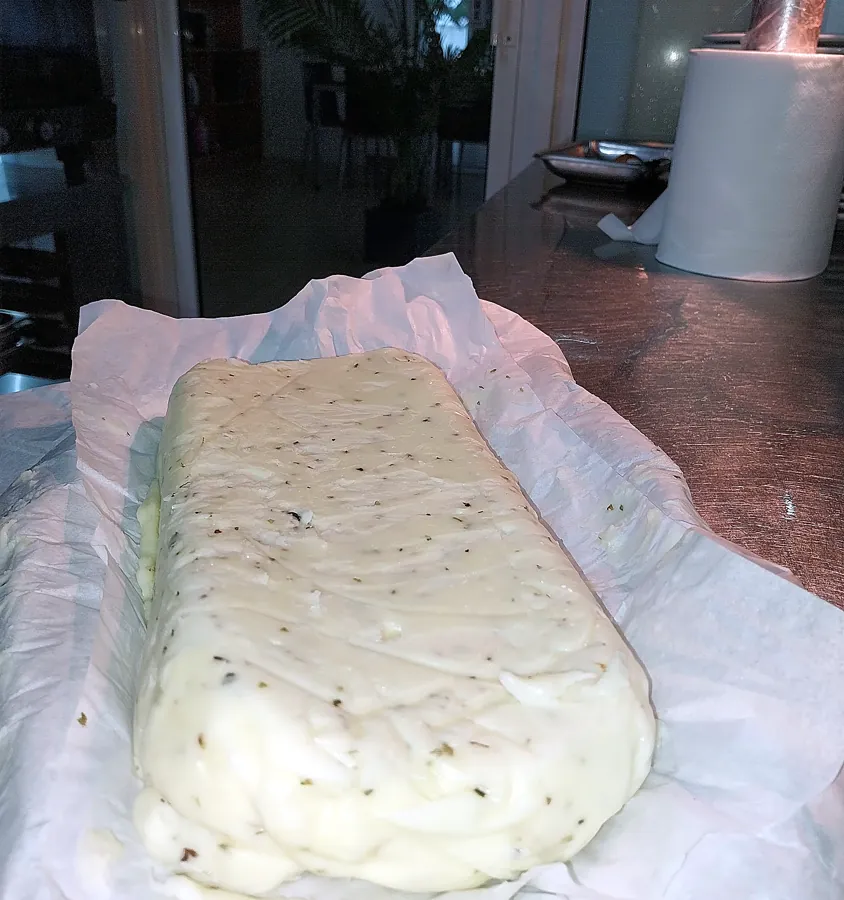Queijo fresco feito pelo restaurante